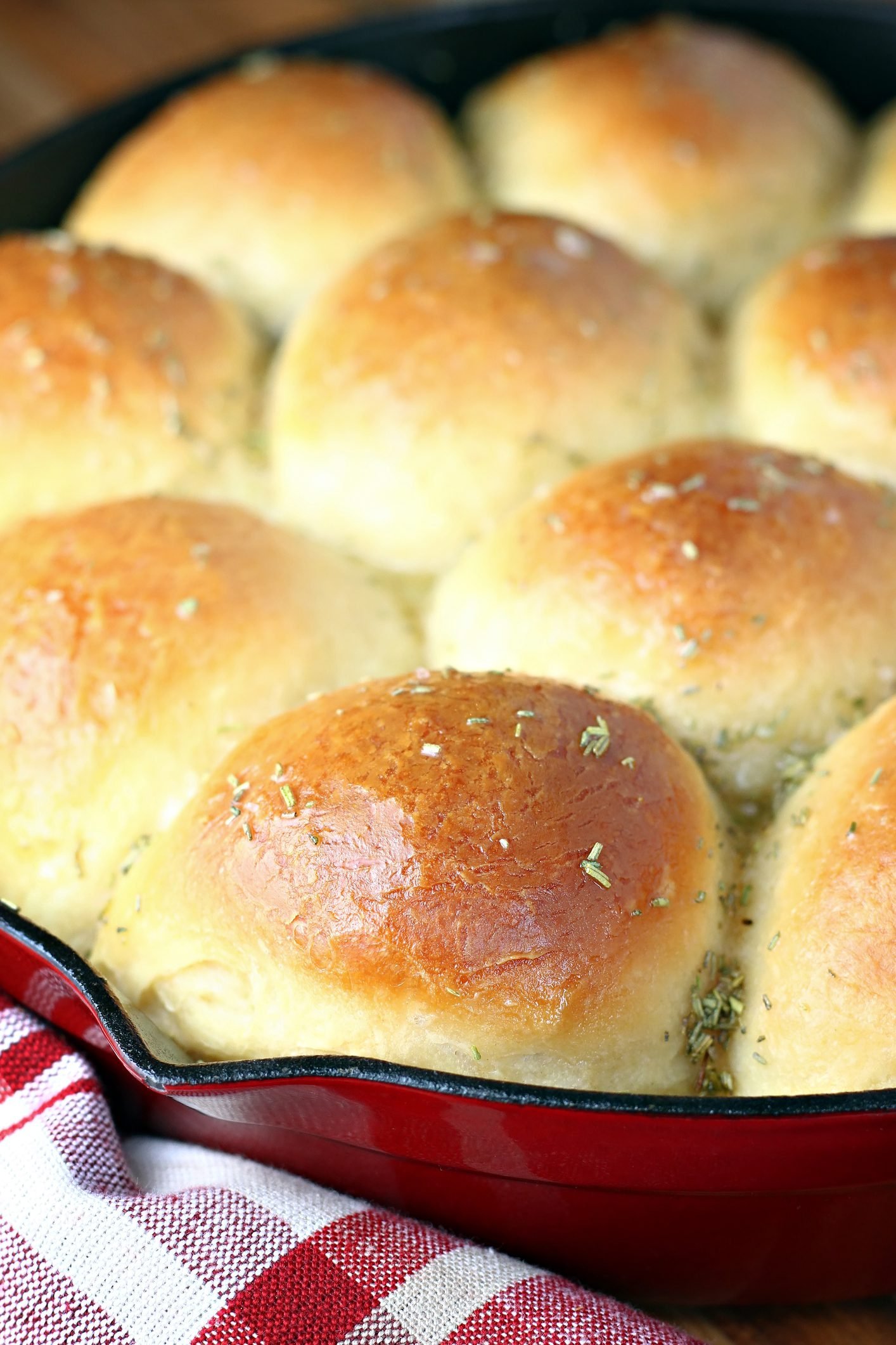 Soft Homemade Dinner Rolls With Buttery Tops