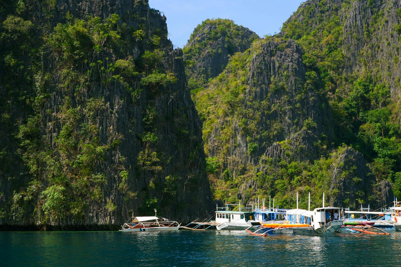 Ultimate Philippines Island Hopping Awaits
